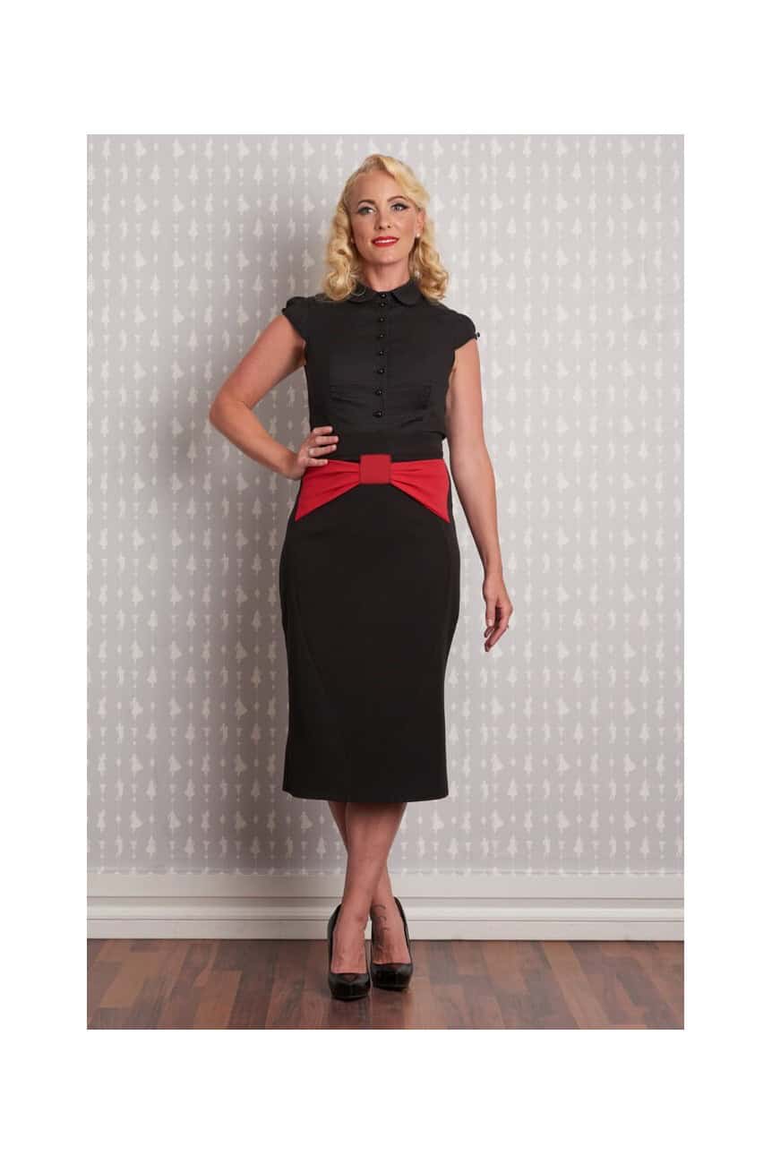 Jupe vintage avec un noeud rouge