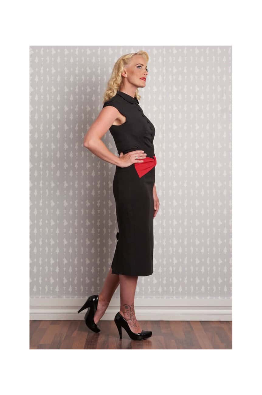 Jupe vintage avec un noeud rouge