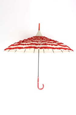 Ombrelle rouge rétro