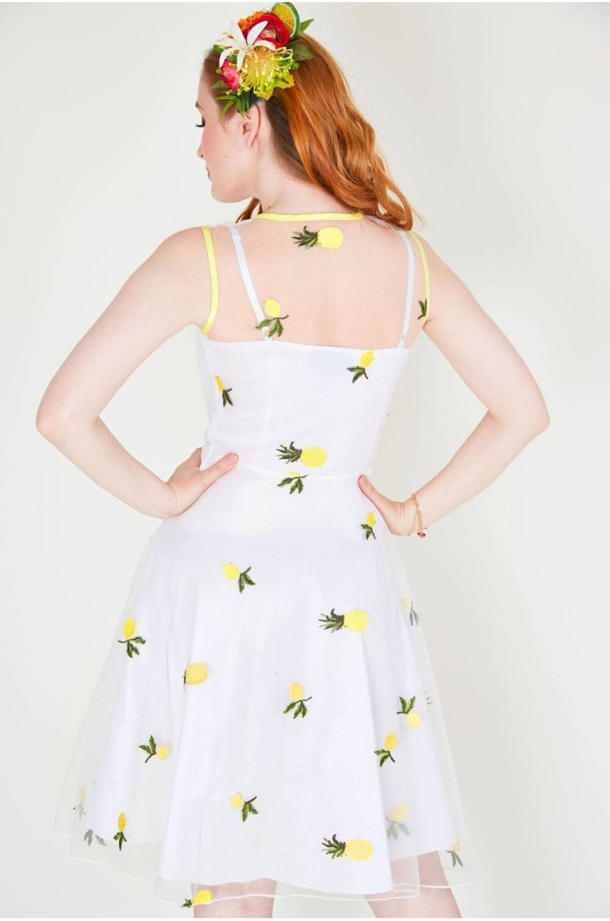 Robe retro blanche brodée